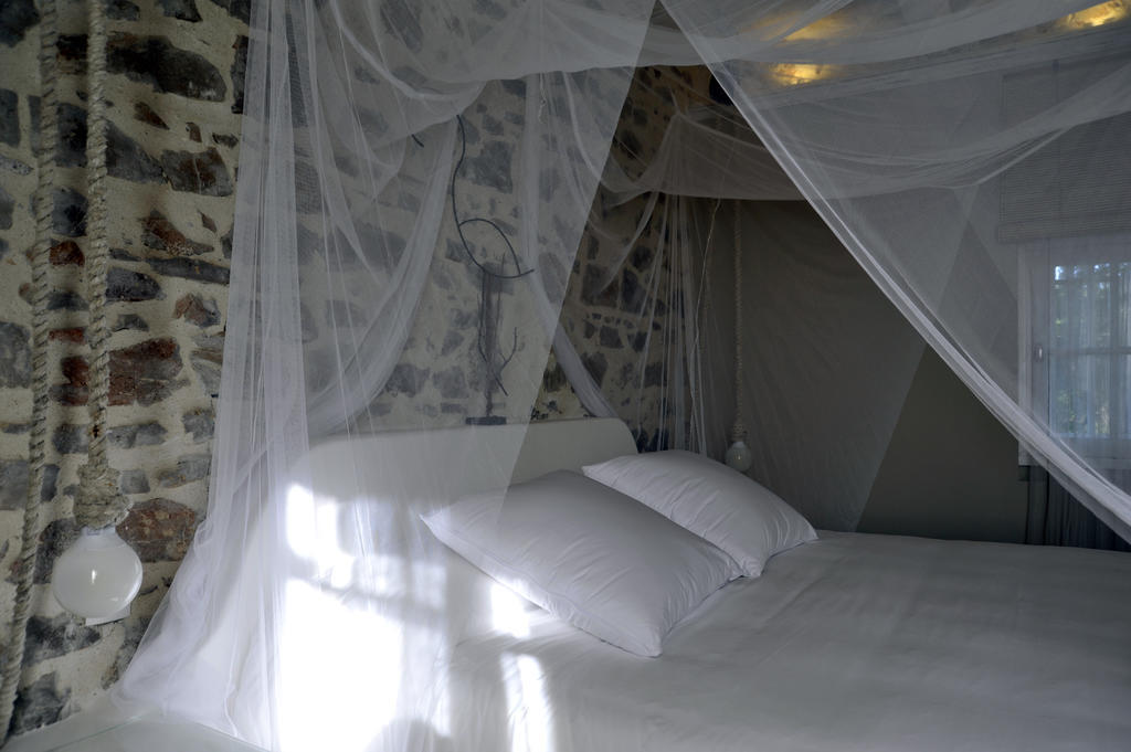 Hotel Le Moulin De Saint Laurent Habitación foto